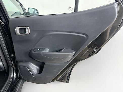 Used 2025 Hyundai Venue SEL image 29