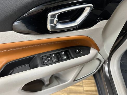 Used 2024 Jeep Compass Limited image 11