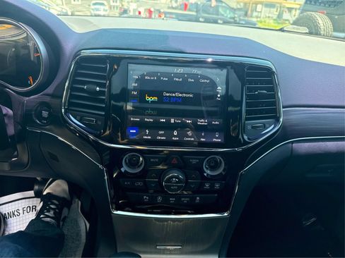 Used 2019 Jeep Grand Cherokee Limited w/ Luxury Group II AWD/4WD image 14
