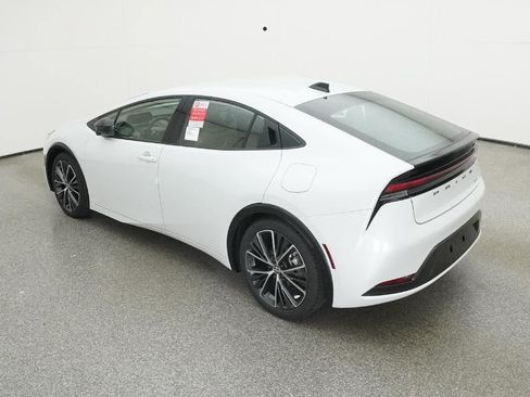 Used 2026 Toyota Prius XLE FWD image 38
