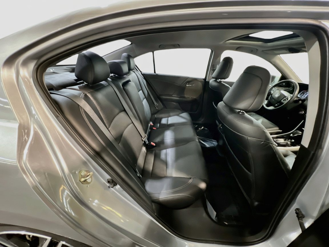 Used 2017 Honda Accord Touring image 21
