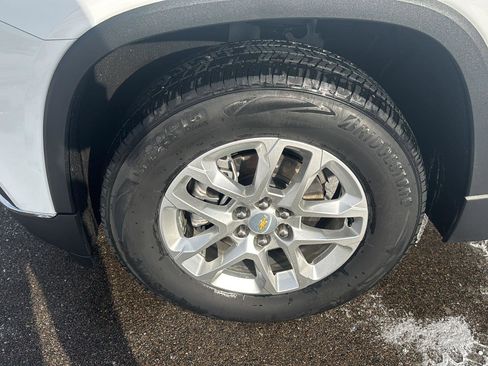 Used 2021 Chevrolet Traverse LT image 11
