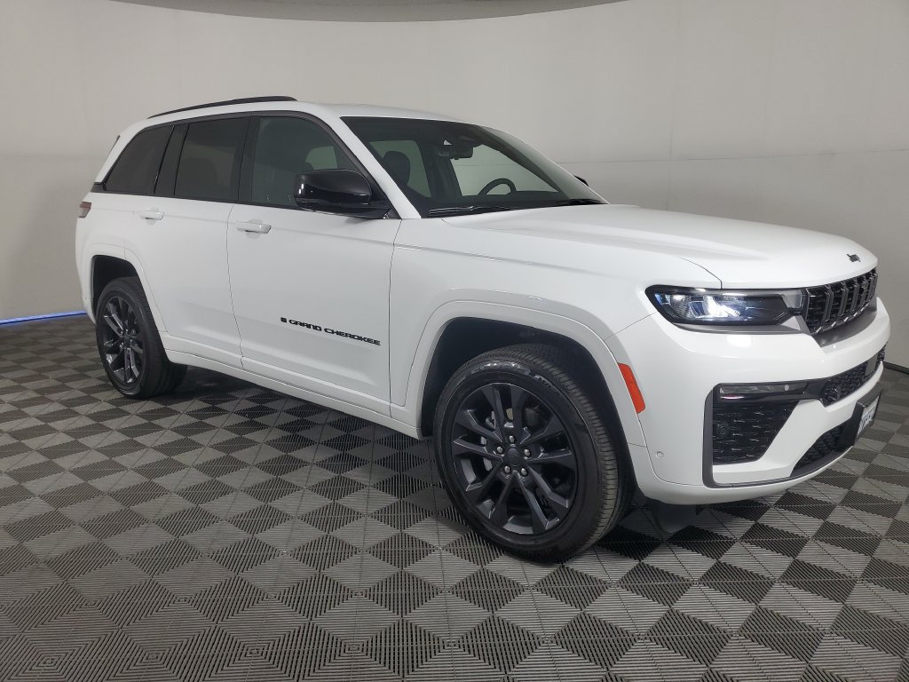 Used 2026 Jeep Grand Cherokee Limited AWD/4WD image 2