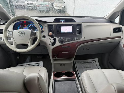 Used 2014 Toyota Sienna XLE AWD/4WD image 11