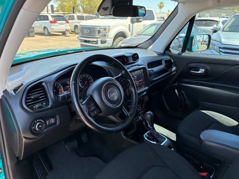 Used 2020 Jeep Renegade Altitude w/ UConnect 8.4 Nav Group FWD image 17
