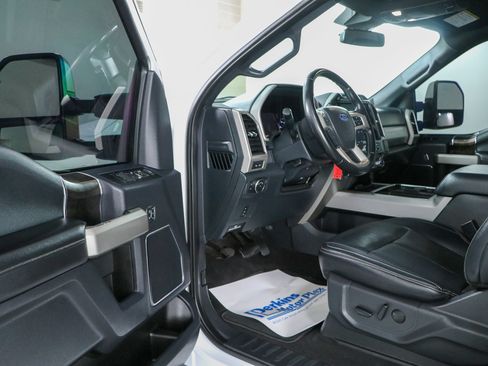 Used 2022 Ford F250 Lariat w/ Lariat Value Package AWD/4WD image 3