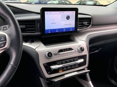 Used 2023 Ford Explorer XLT w/ Equipment Group 202A image 8