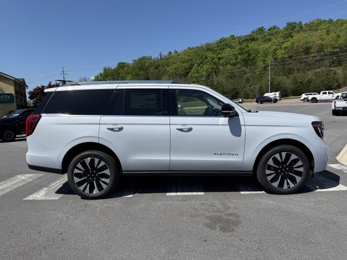 New 2026 Ford Expedition Platinum AWD/4WD image 4