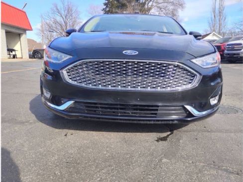 Used 2020 Ford Fusion Titanium FWD image 4