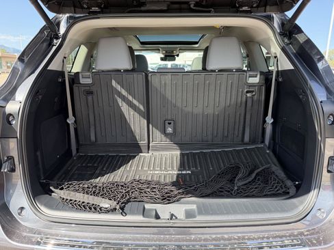 Used 2024 Toyota Highlander Platinum AWD/4WD image 22