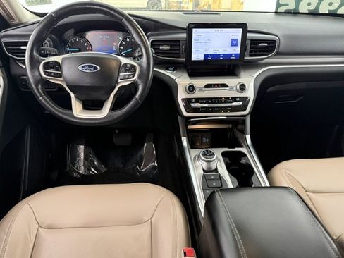 Used 2021 Ford Explorer XLT w/ Equipment Group 202A AWD/4WD image 16