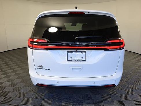 New 2026 Chrysler Pacifica Select image 5