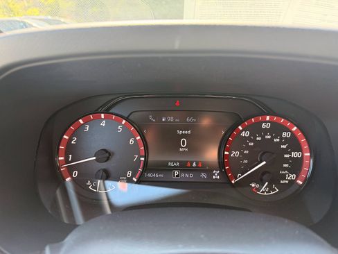 Used 2025 Nissan Frontier PRO-4X AWD/4WD image 10
