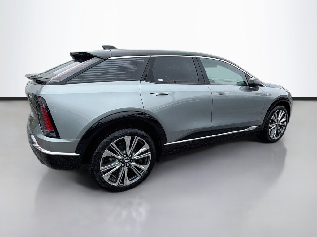 Certified 2025 Cadillac Optiq Luxury 2 AWD/4WD image 5