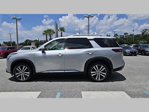 Used 2024 Nissan Pathfinder Platinum w/ Cargo Package FWD image 24