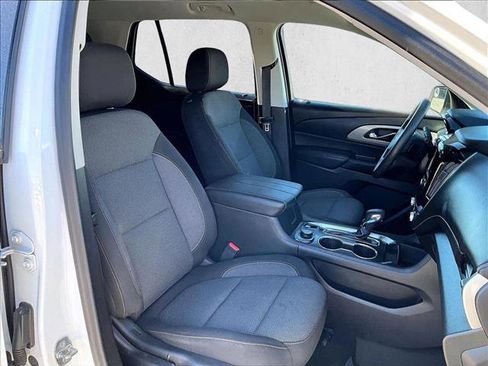 Used 2021 Chevrolet Traverse LS image 9