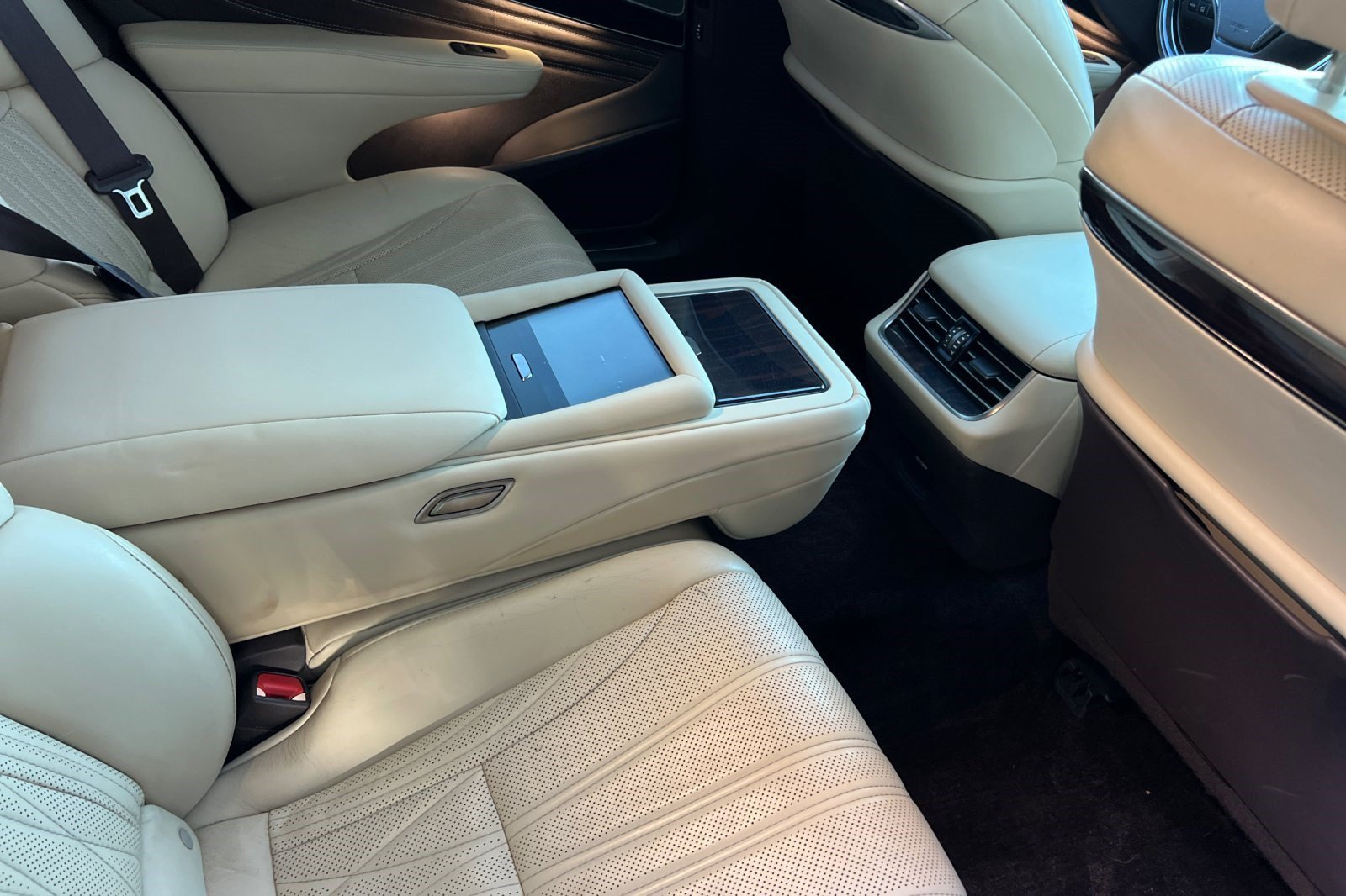 Used 2020 Lexus LS 500h w/ Luxury Package RWD image 31