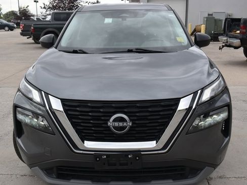 Used 2023 Nissan Rogue S image 2