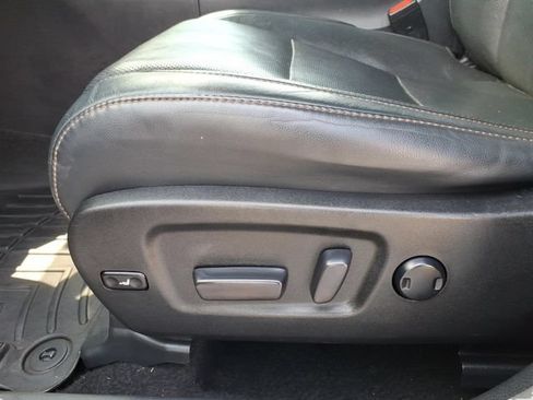 Used 2016 Toyota Highlander Limited w/ Driver Technology Package AWD/4WD image 5