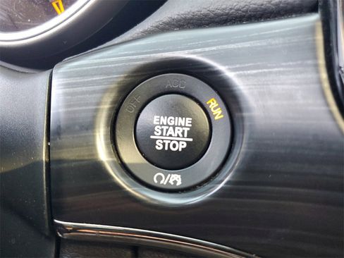 Used 2019 Jeep Grand Cherokee Limited X image 32