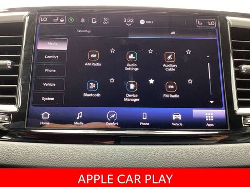 Used 2023 Chrysler Pacifica Touring-L image 3