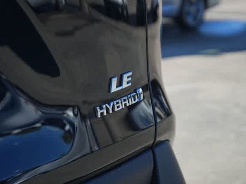 Used 2024 Toyota RAV4 LE image 8