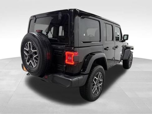 Certified 2025 Jeep Wrangler Unlimited Sahara AWD/4WD image 8