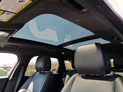 Used 2025 Land Rover Range Rover Velar Dynamic SE AWD/4WD image 14