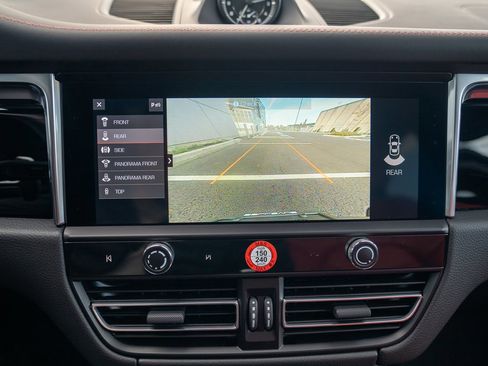 Used 2025 Porsche Macan image 19