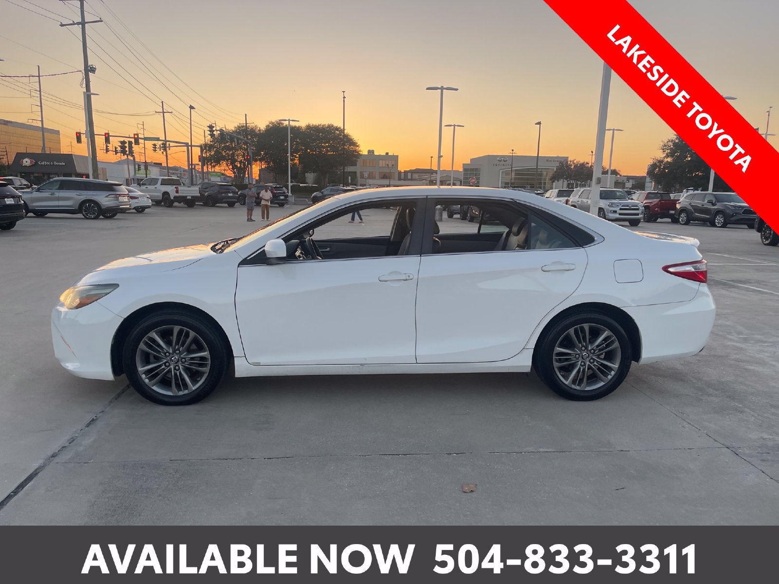 Used 2017 Toyota Camry SE FWD image 2