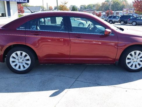 Used 2014 Chrysler 200 LX image 4