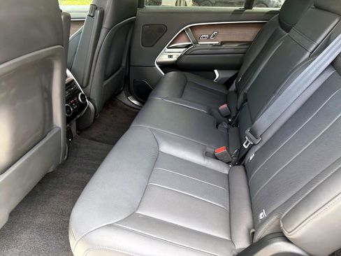 Used 2025 Land Rover Range Rover Long Wheelbase SE AWD/4WD image 13