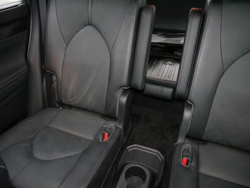 Used 2023 Toyota Highlander Platinum image 12