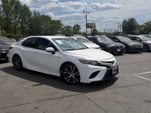 Used 2019 Toyota Camry SE image 15