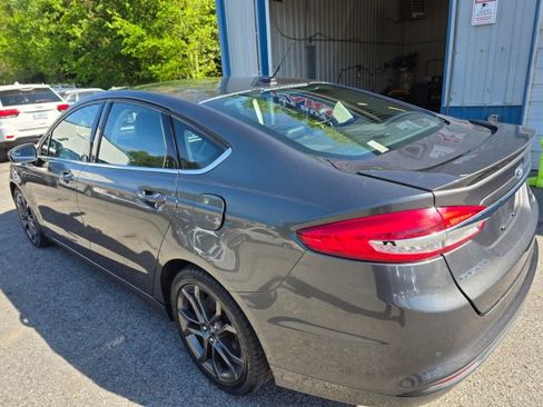 Used 2018 Ford Fusion SE w/ Equipment Group 201A image 7