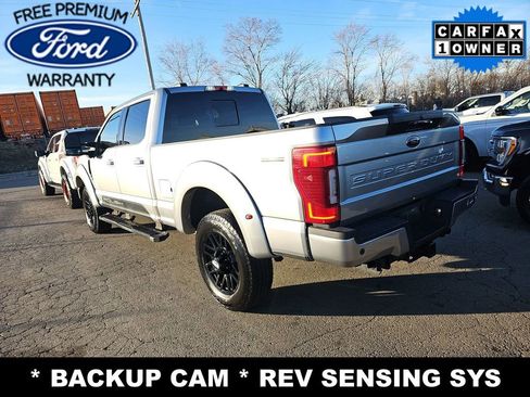 Used 2022 Ford F350 Lariat w/ Black Appearance Package image 7