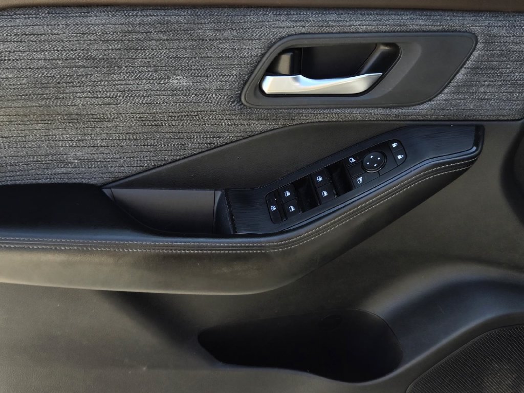 Certified 2023 Nissan Rogue SV FWD image 16