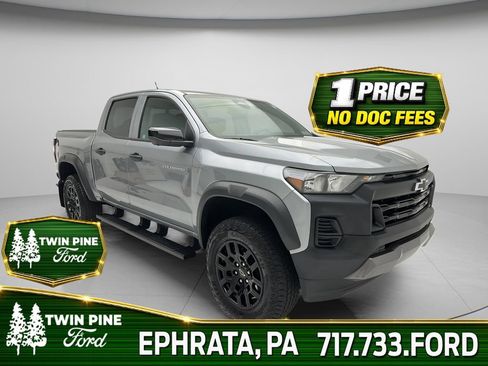 Used 2024 Chevrolet Colorado Trail Boss w/ Technology Package AWD/4WD image 1