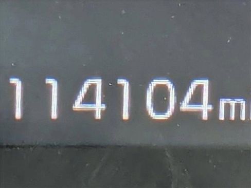 Used 2022 Kia Carnival LX image 11