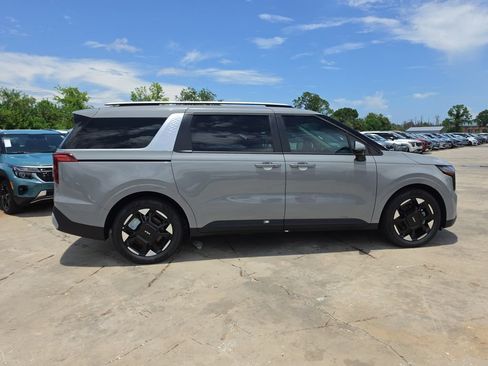 New 2026 Kia Carnival EX FWD image 9