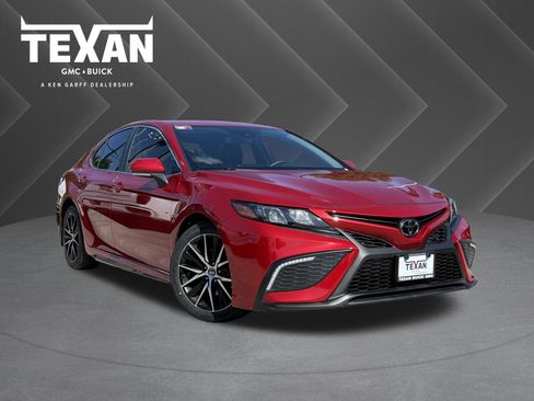 Used 2024 Toyota Camry SE FWD image 1
