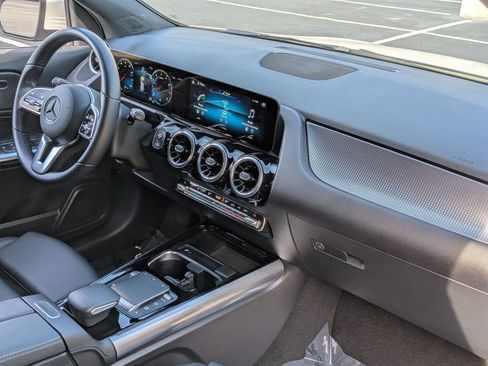 Certified 2022 Mercedes-Benz GLA 250 4MATIC image 33