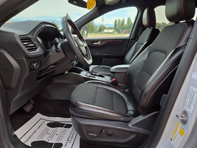 Used 2025 Ford Escape ST-Line Select AWD/4WD image 2