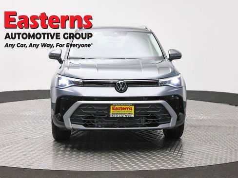 Used 2025 Volkswagen Taos SE AWD/4WD image 2