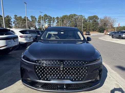 Used 2024 Lincoln Nautilus Premier image 5