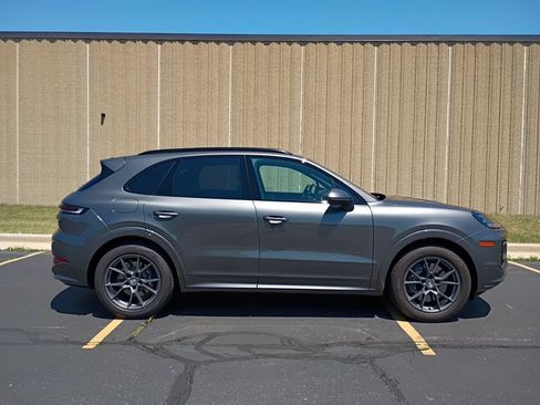 Certified 2026 Porsche Cayenne AWD/4WD image 8