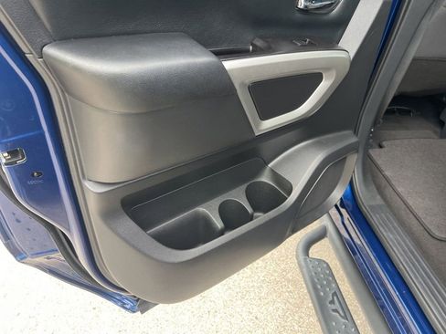 Used 2021 Nissan Titan SV w/ SV Convenience Package RWD image 41
