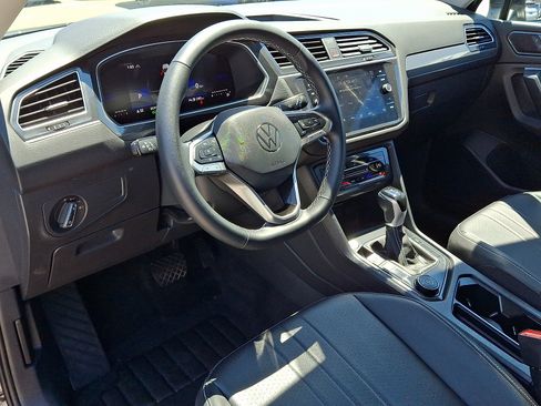 Used 2024 Volkswagen Tiguan SE AWD/4WD image 13