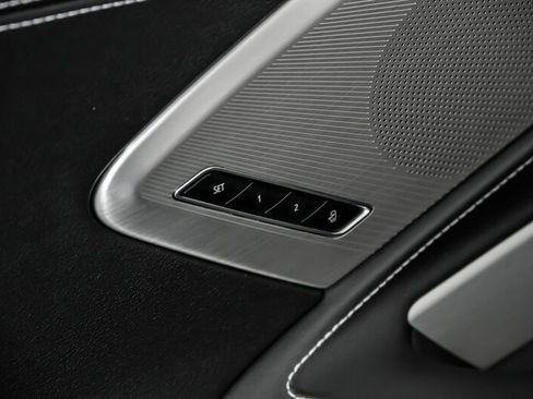 Used 2022 Chevrolet Corvette Stingray w/ Z51 Performance Package image 18