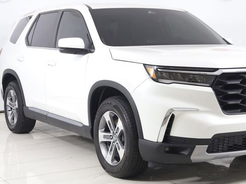 Used 2025 Honda Pilot EX-L image 40